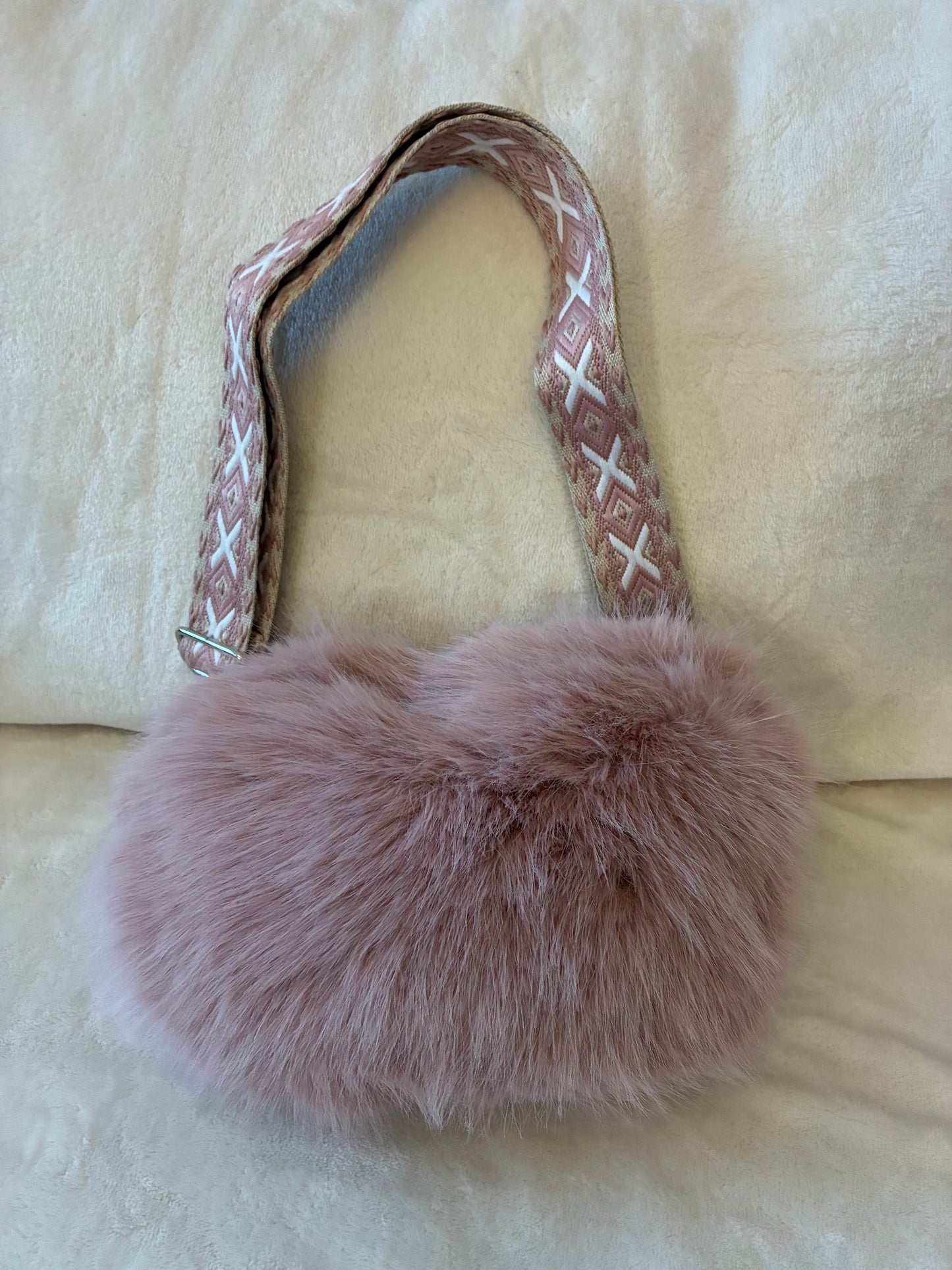 Sac banane fausse fourrure rose