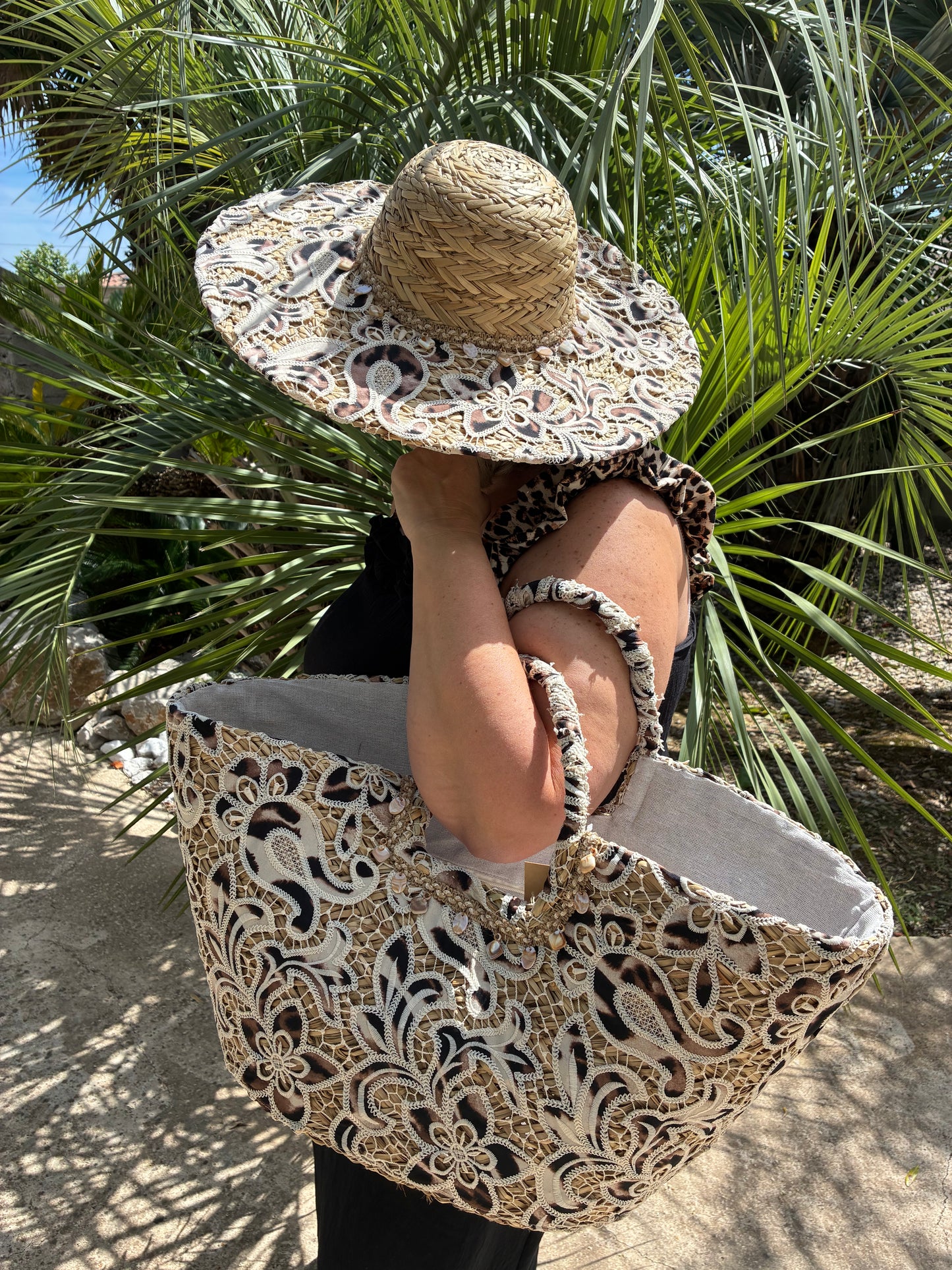 Chapeaux